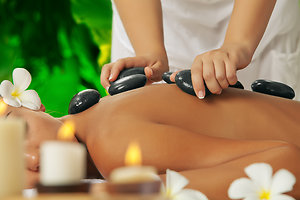 MASSAGE. Hot stone massage